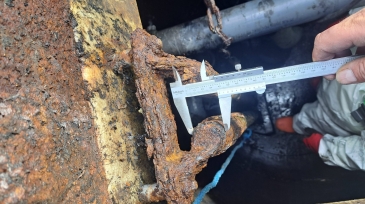 An image of corroded guide rail