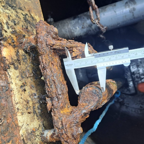 An image of corroded guide rail